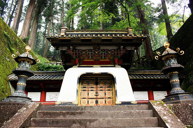 Archivo:Taiyuinbyo-Mausoleo-del-gran-shogun.jpg