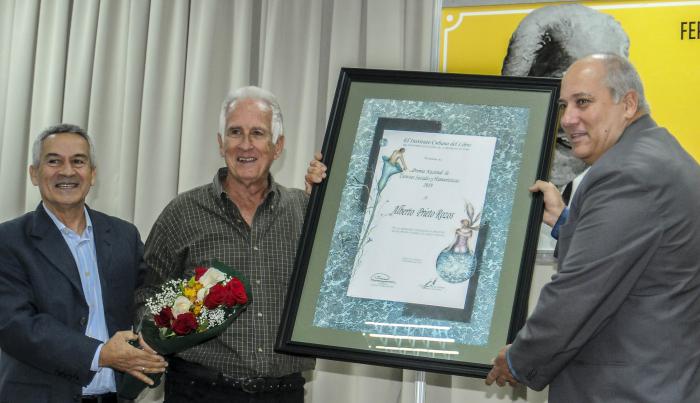 Archivo:Premio Nacional de Ciencias Sociales y Humanisticas-Alberto Prieto.jpg