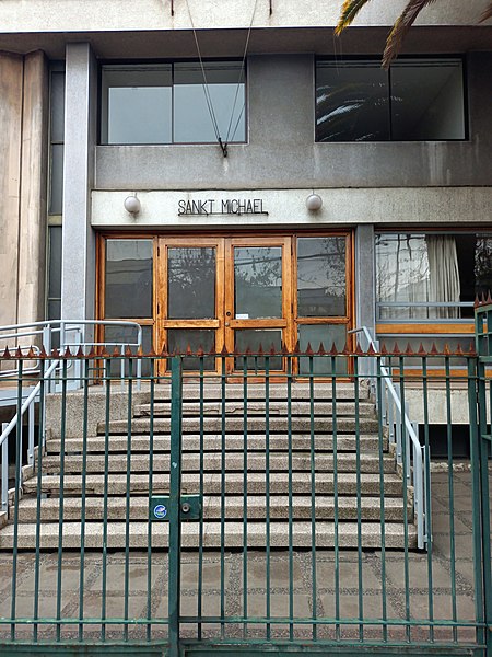 Archivo:Entrada principal a la Iglesia de Sankt Michael de Providencia.jpg