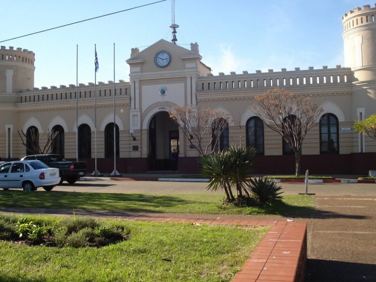 Archivo:Mercado-municipal-de-artigas c24af5766612fd47401a0c9bef49a6e9.jpg