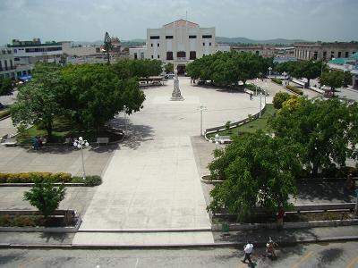 Archivo:Parque Calixto Garcia (en ciudad de Holguin).jpg