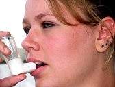 Stock-images-young-woman-using-an-asthma-inhaler-pixmac-60081333.jpg