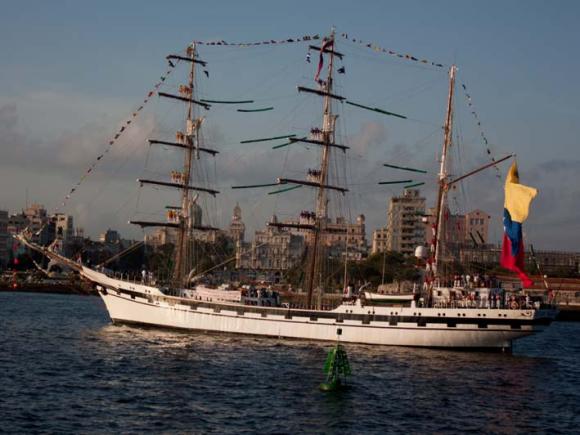 Archivo:Buque-escuela-simon-bolivar-en-cuba-04.jpg