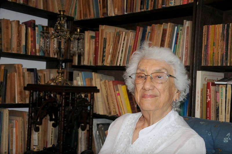 Archivo:Dolores Castro 966564.jpeg