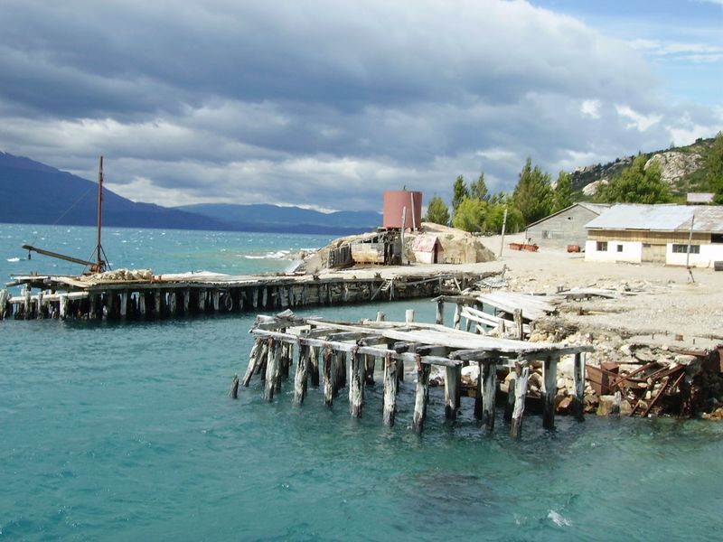 Archivo:Muelle Puerto Cristal.JPG