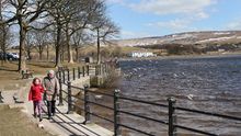 Vista del Lago Hollingworth en Littleborough Inglaterra.jpg
