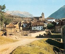 Vista de la villa de Echo (Huesca) en 1954.jpg