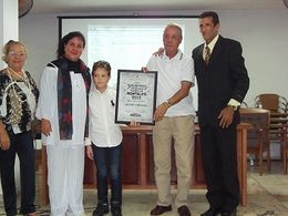 Familia-montalbo-premio.jpg
