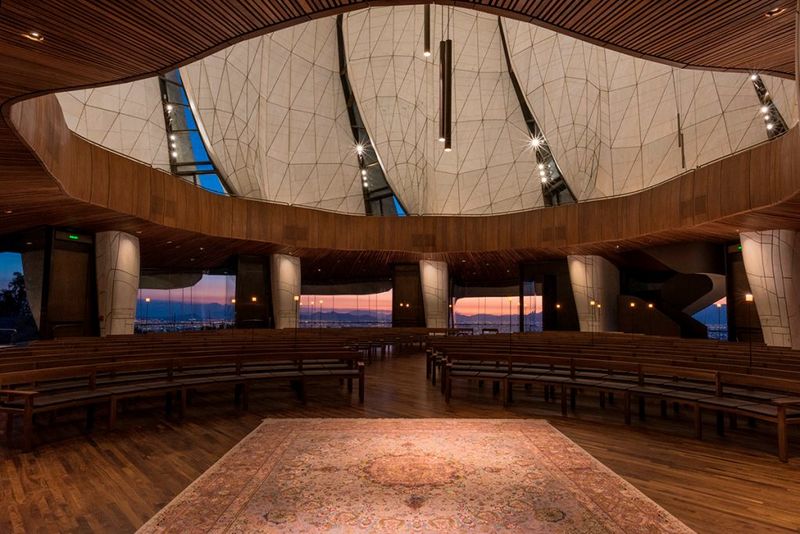 Archivo:Interior-templo-bahai-vista-panoramica.jpg