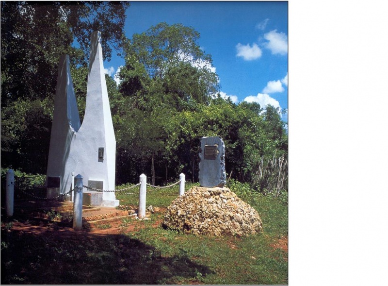 Archivo:Monumento Puerta la Guaira.JPG