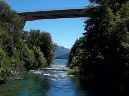 Río Correntoso y puente.jpg