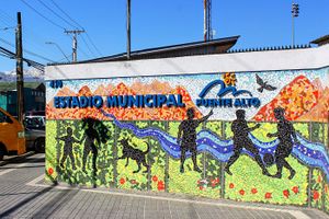 Estadio municipal Puente Alto.jpg