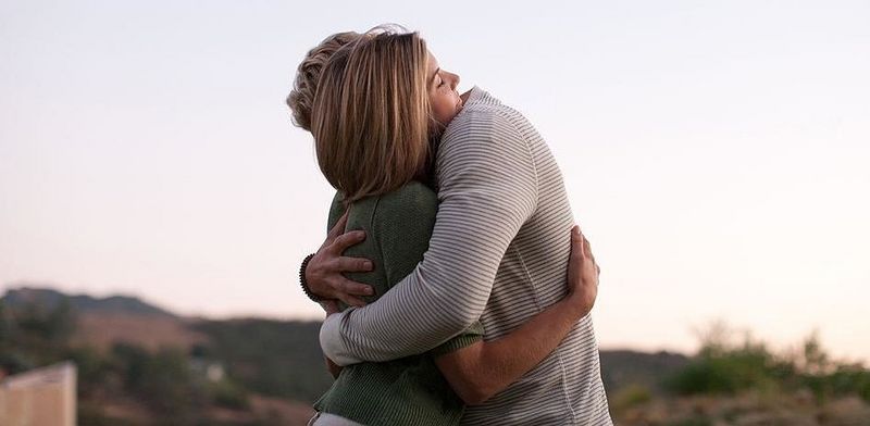 Archivo:Abrazo, muestra de afecto.jpeg