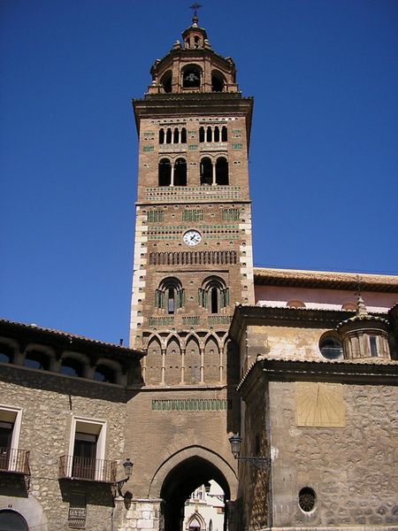Archivo:Catedral de Santa María Mediavilla1.jpeg
