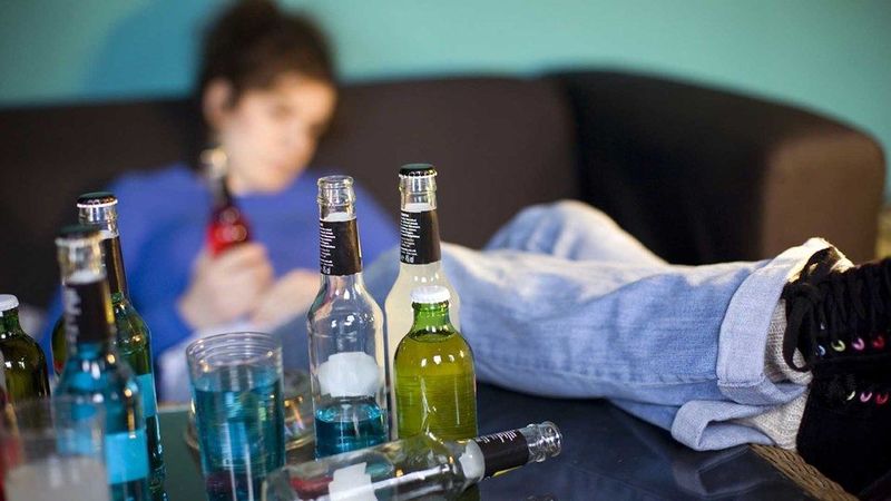 Archivo:Alcohol-jovenes.jpg