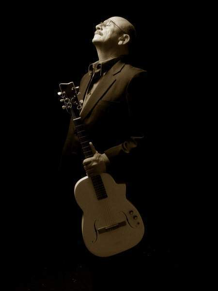 Archivo:Sergio Esquivel.jpg