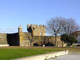 Castelo-de-Santiago-da-Barra.jpg