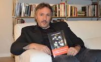 Carlos Zanón.jpg