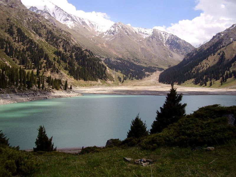 Archivo:Gran Lago de Almaty.jpg