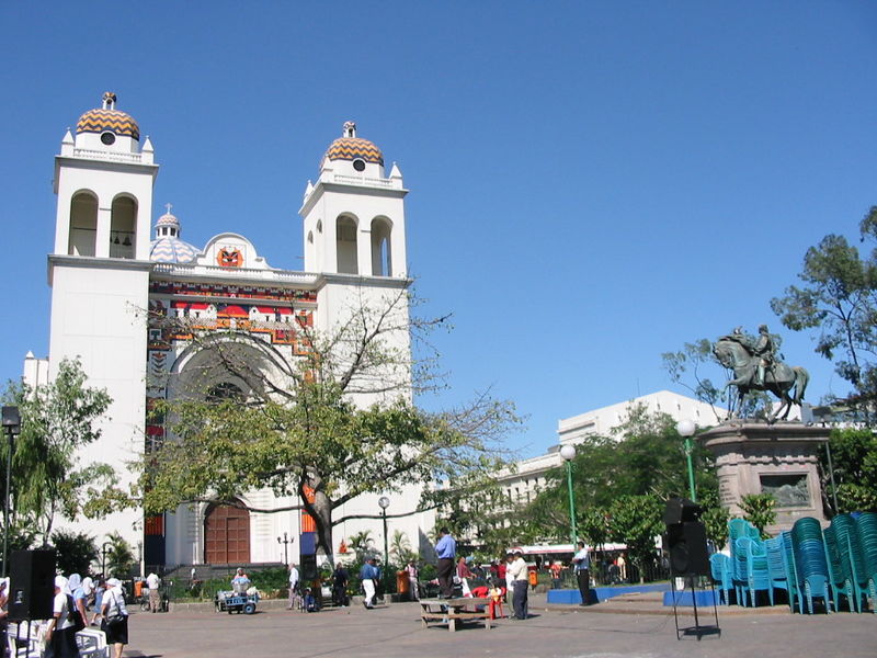 Archivo:Plaza Gerardo Barrios IMG 6393.JPG