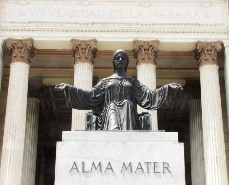 Archivo:Entrada a la Universidad.jpg