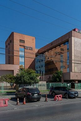 Hospital San José, Independencia, Santiago.jpg