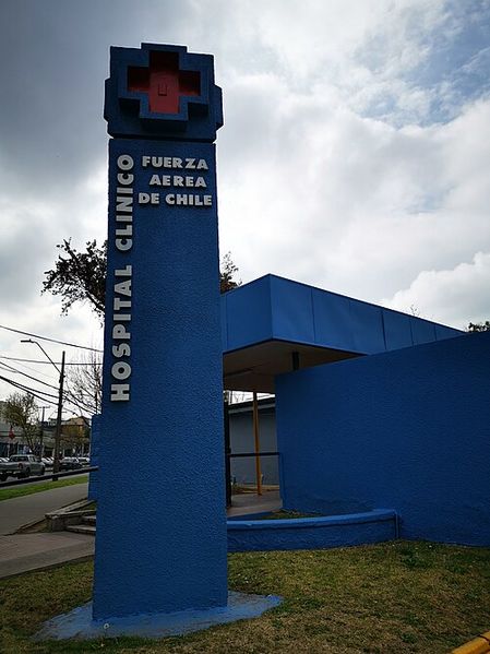 Archivo:Entrada Hospital FACH.jpg