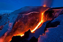 Iceland-volcano-tourism-night-flow 18089 600x450.jpg