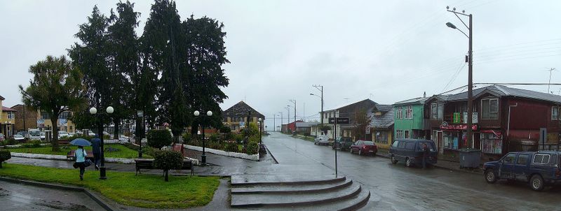 Archivo:Plaza de Achao, Chile.jpg