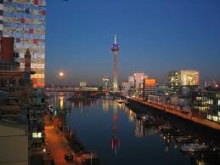 Torre del Rin Dusseldorf .jpeg