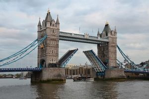 Tower bridge1.jpg