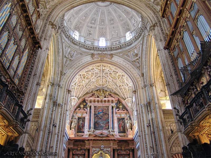Archivo:MEZQUITA CATEDRAL CRUCERO.jpg