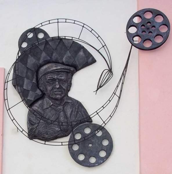 Archivo:ESCULTURA ANIBAL MATO.jpg