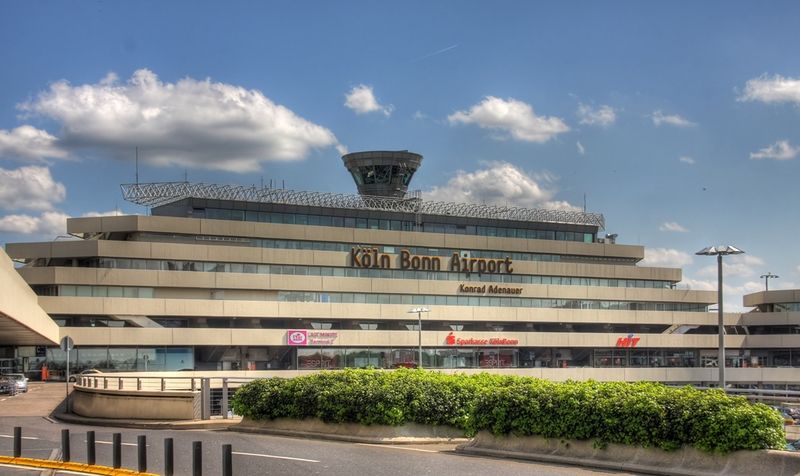 Archivo:Aeropuerto-de-Colonia-Bonn.jpg