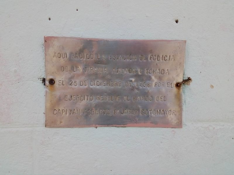 Archivo:Placa EPT.jpg