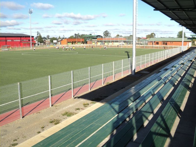 Archivo:Graderías estadio purranque.jpg