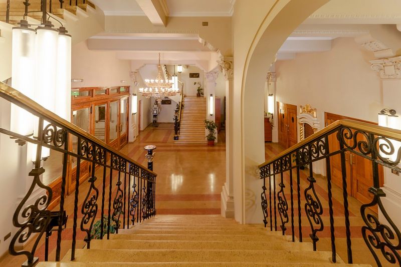 Archivo:Hall-acceso-Teatro Cervantes.jpg