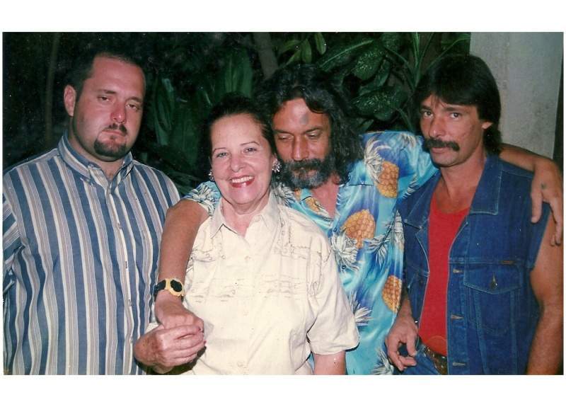Archivo:Finita y sus hijos.jpg