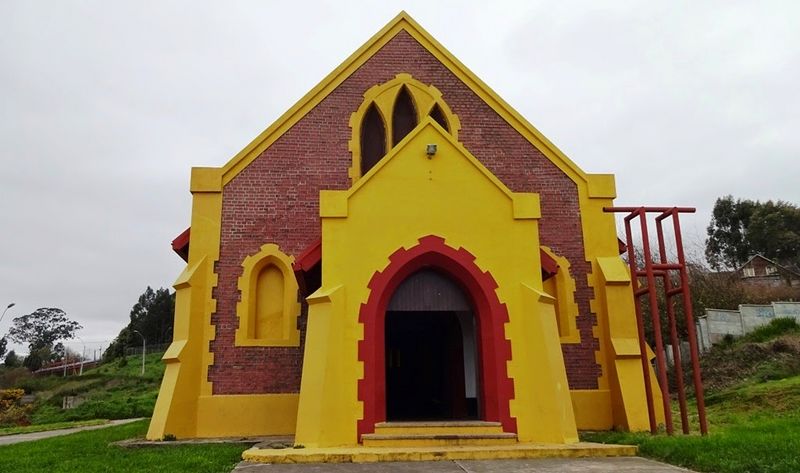 Archivo:Fachada de Iglesia de Puchoco.JPG