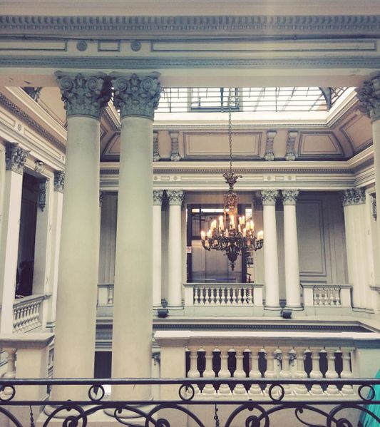 Archivo:Interior del Palacio Eguiguren.jpg
