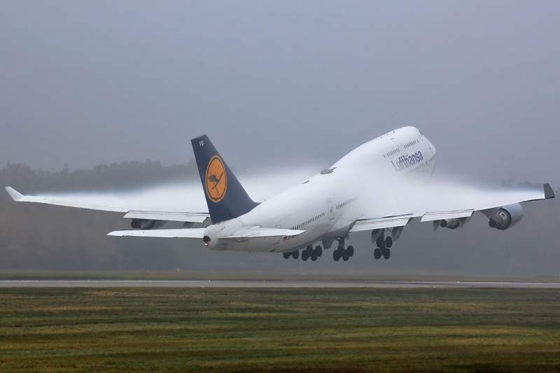 Archivo:747-pista.jpg