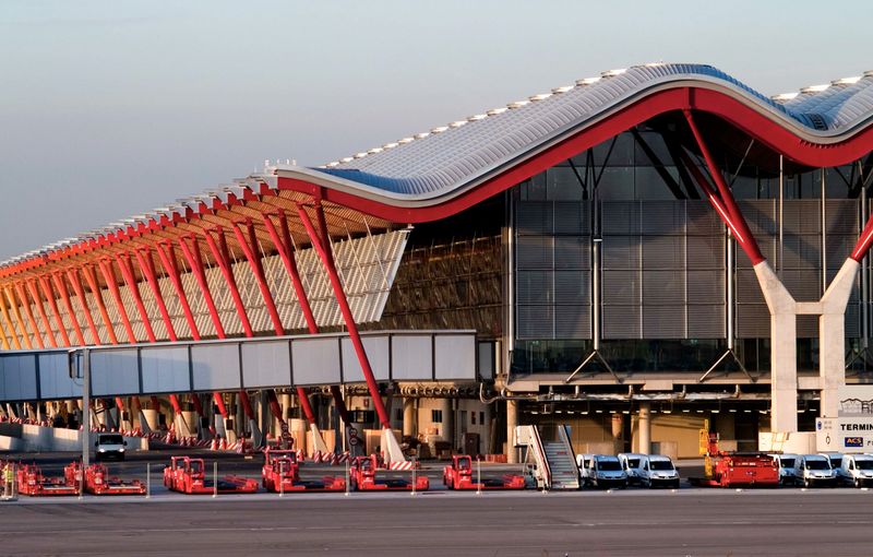 Archivo:Aeropuerto de Madrid Terminal 4.jpg