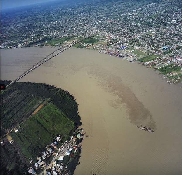Archivo:Río Surinam.jpg