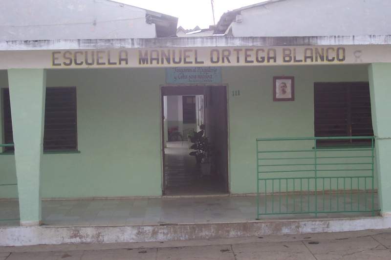 Archivo:EscuelaMOrtega.jpg