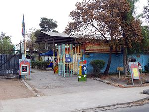 Acceso al museo en Avenida Perú.jpg