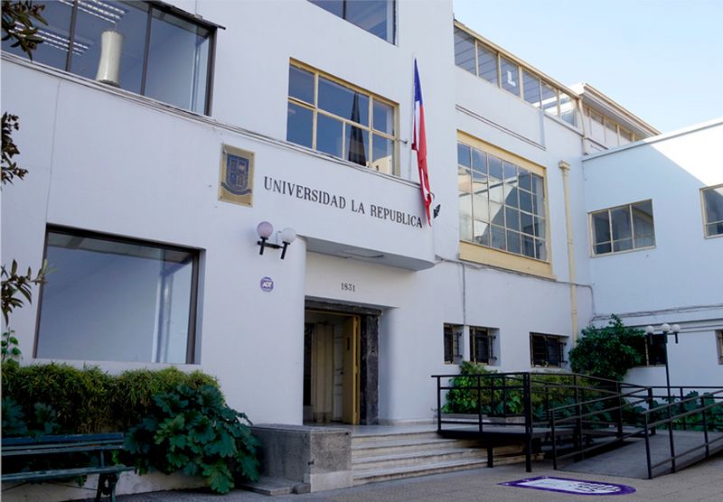 Archivo:Universidad La República Chile 01.jpg