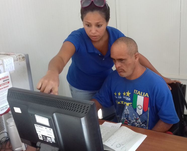 Archivo:Servicios Fuera de JCCE.jpg