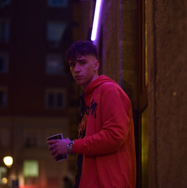 Archivo:YoungVlex Madrid Noche.jpeg