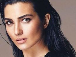 Actriz-turca-tuba-buyukustun.jpg