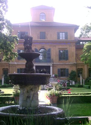 Lenbachhaus fountain-evening.jpg